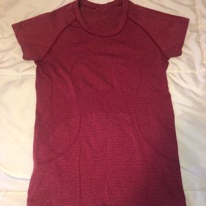 lululemon maroon tee